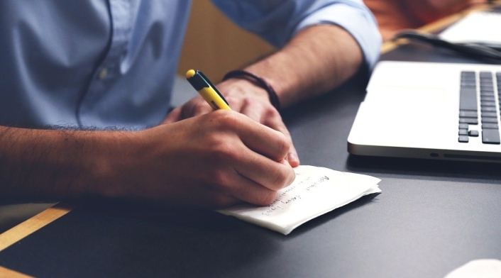Estudiante - escritorio - cursos virtuales