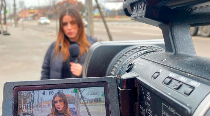 Sol Macaluso, periodista que intenta huir de Kiev Sol Macaluso, periodista en Kiev