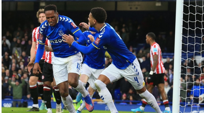 Yerry Mina marcó gol Yerry Mina marcó en debut de Lampard como técnico de Everton.