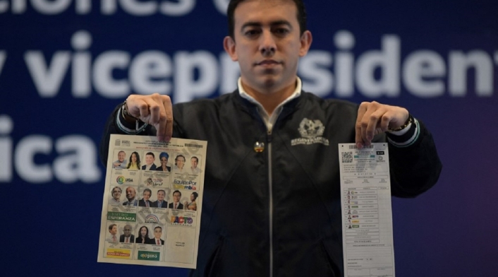 Registrador Nacional, Alexander Vega, durante el sorteo del tarjetón presidencial