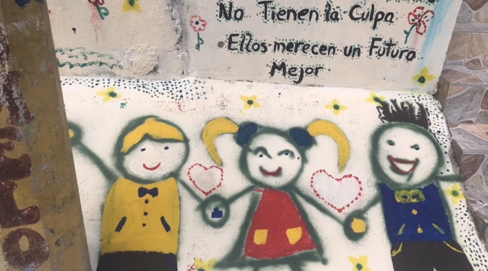 Niños pintan los alrededores del CAI Arborizadora Alta