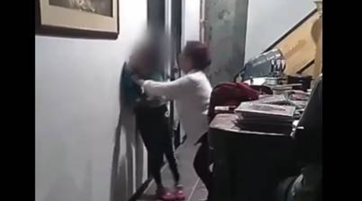 Abuela magulló brutalmente a su nieta por denunciar caso de abuso sexual