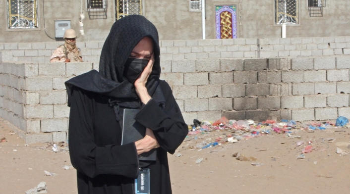 Angelina Jolie visitando Yemen muestra dolor