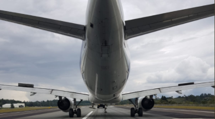 Aterrizaje de emergencia en aeropuerto José María Córdova