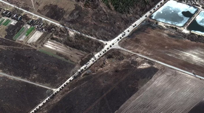 Convoy ruso que se dirige a la capital de Ucrania