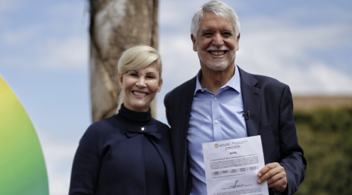 Dilian Francisca Toro y Peñalosa Dilian Francisca Toro sería la fórmula vicepresidencial de Peñalosa