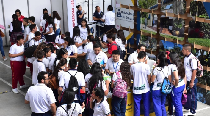 Estudiantes de colegio en Colombia Estudiantes de colegio en Colombia