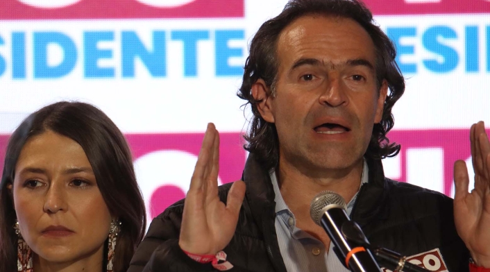 Federico Gutiérrez dando su discurso como candidato presidencial