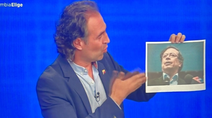 Fico Gutiérrez con foto de Gustavo Petro Fico Gutiérrez con foto de Gustavo Petro