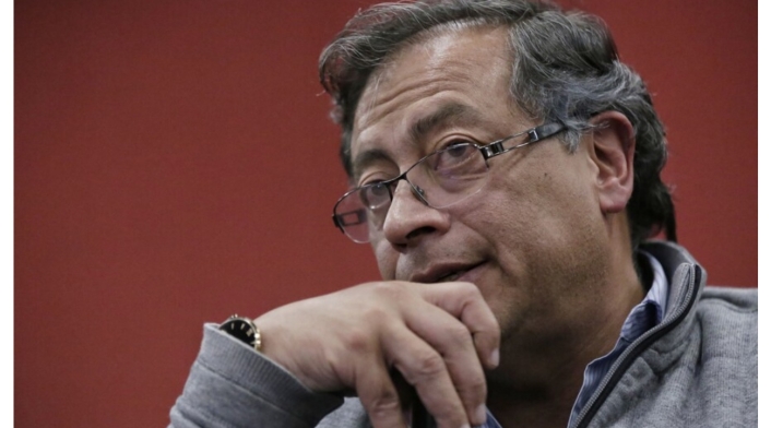 Gustavo Petro Gustavo Petro, precandidato presidencial.