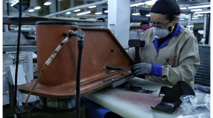 Mujeres trabajando - manufactura Mujeres trabajando - manufactura