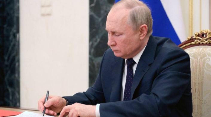 Vladimir Putin habla sobre conversaciones con Ucrania Vladimir Putin habla sobre conversaciones con Ucrania