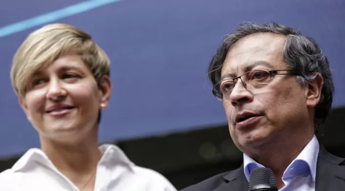 Verónica Alcocer y el supuesto taconazo a Gustavo Petro por celos Verónica Alcocer y el supuesto taconazo a Gustavo Petro por celos