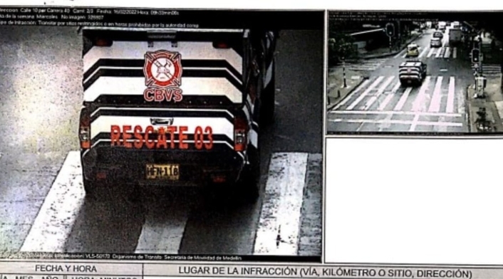Momento en que la cámara capta al carro de bomberos en Medellín.