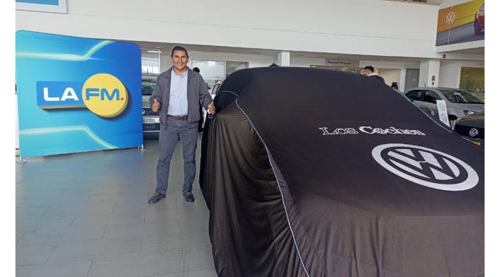 La FM entrega cuarto carro a oyente La FM entrega cuarto carro a oyente