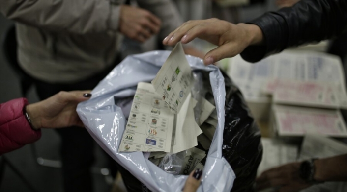 Elecciones Congreso 2022 Rompen los tarjetones que no fueron usados en las elecciones al Congreso 2022