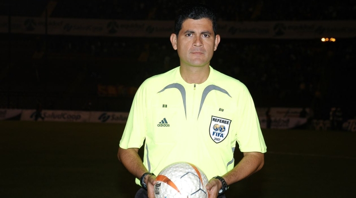 Óscar Julián Ruíz / Árbitro internacional a cambio de sexo Óscar Julián Ruíz / Árbitro internacional a cambio de sexo