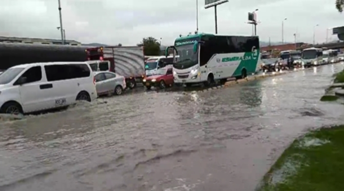 Autopista norte- trancón por inundaciones