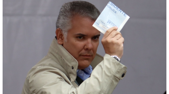 Iván Duque votando en las elecciones presidenciales 2022