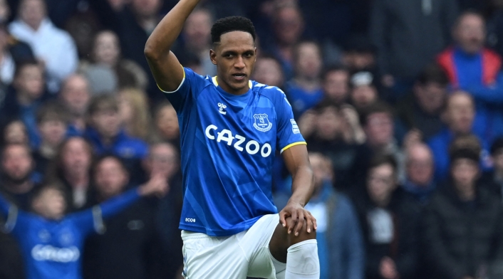Yerry Mina jugando para el Everton en la Premier League Everton vs Chelsea, Premier League, Yerry Mina 2022