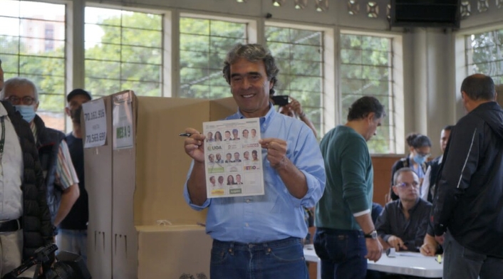 Sergio Fajardo votando este domingo 29 de mayo de 2022