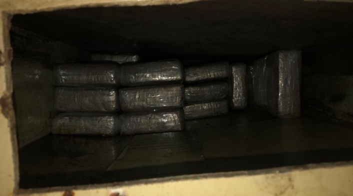 Una pareja fingió un viaje romántico para sacar la droga