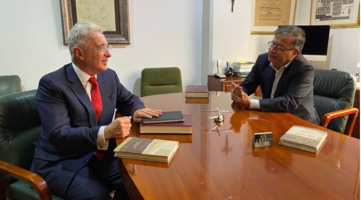 Encuentro entre Gustavo Petro y Álvaro Uribe.