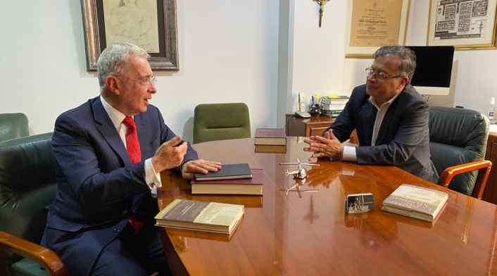 Gustavo Petro y Álvaro Uribe: se inicia histórica reunión Gustavo Petro y Álvaro Uribe: se inicia histórica reunión