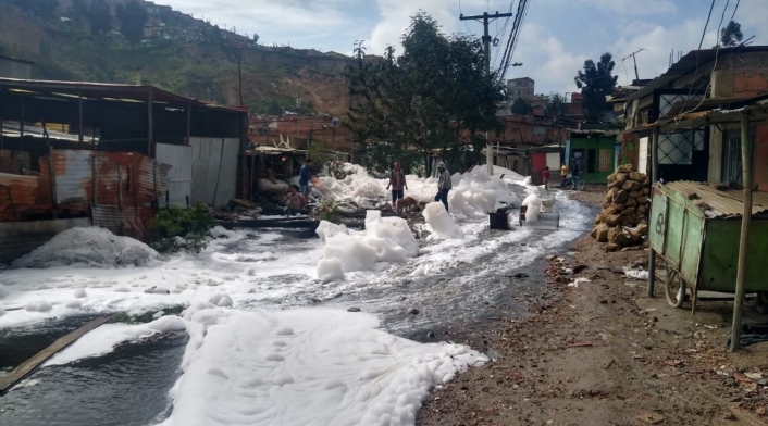 Espuma contaminante en Soacha