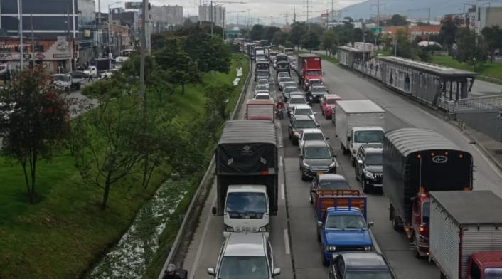 Autopista Norte bloqueada por protestas de bicitaxistas Autopista Norte bloqueada por protestas de bicitaxistas