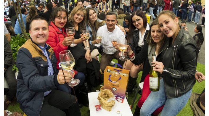 Asistentes a Expovinos Asistentes a Expovinos