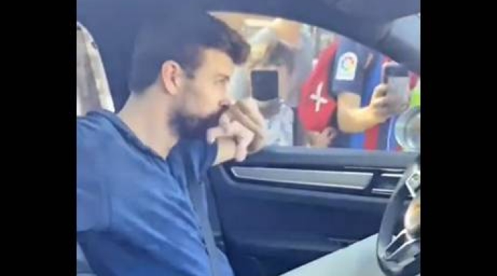 Habrían captado a Piqué "triste y despechado" escuchando 'Inevitable' de Shakira Habrían captado a Piqué "triste y despechado" escuchando 'Inevitable' de Shakira
