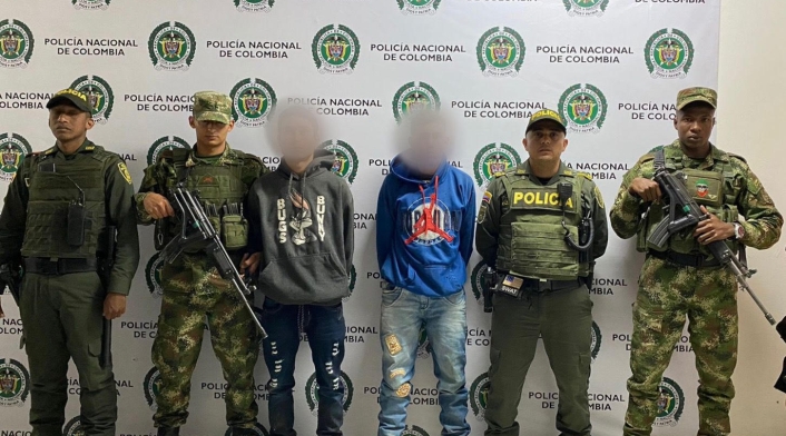 Los capturados deberán responder por el delito de hurto agravado.