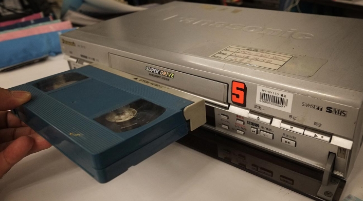 Sistema de VHS y una cinta Sistema de VHS y una cinta