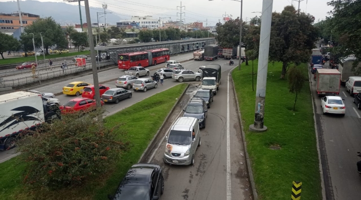 Autopista Norte bloqueada por protestas de bicitaxistas