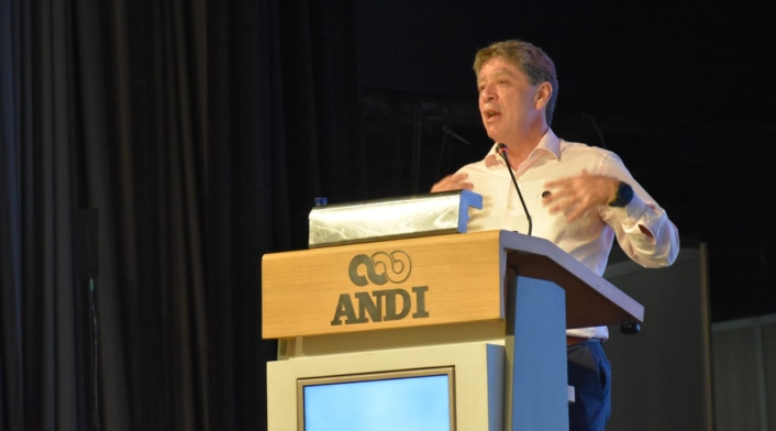 Presidente de la Andi, Bruce Mac Máster