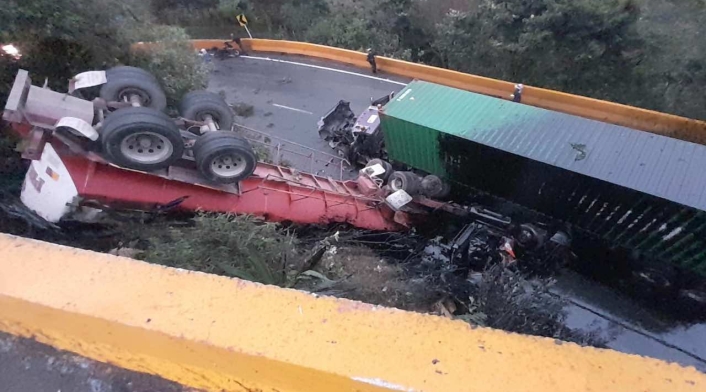 Accidente de tránsito en el Alto de La Línea.