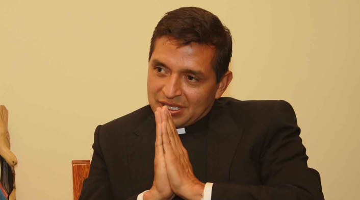 Padre 'Chucho', sacerdote que fue víctima de asaltantes Padre 'Chucho', reconocido sacerdote que apareció en la televisión