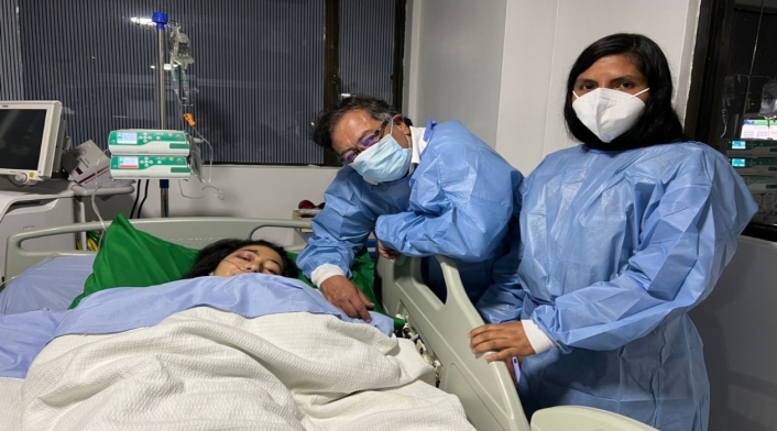 Petro visita a mujer atropellada por su comitiva