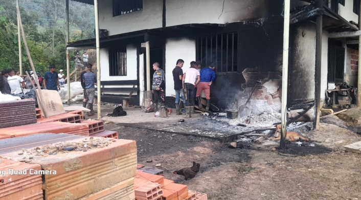 Así quedó la vivienda luego de prenderle fuego.