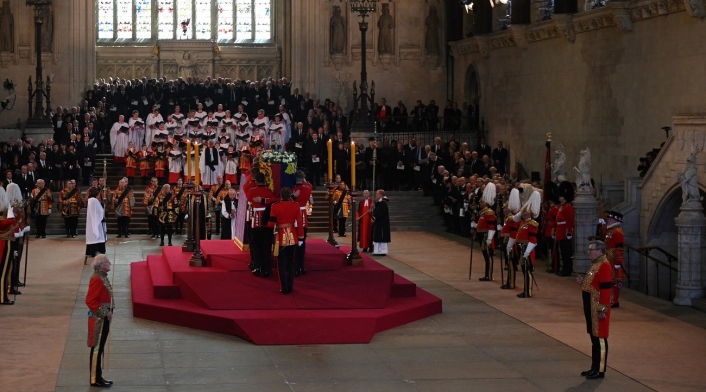 Féretro de reina Isabel II en el Palacio de Westminster Féretro de reina Isabel II en el Palacio de Westminster