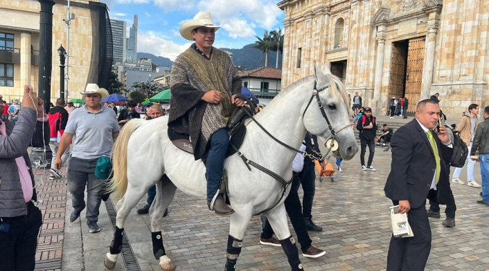 Pasaporte Senador Alirio Barrera Caballo Congreso