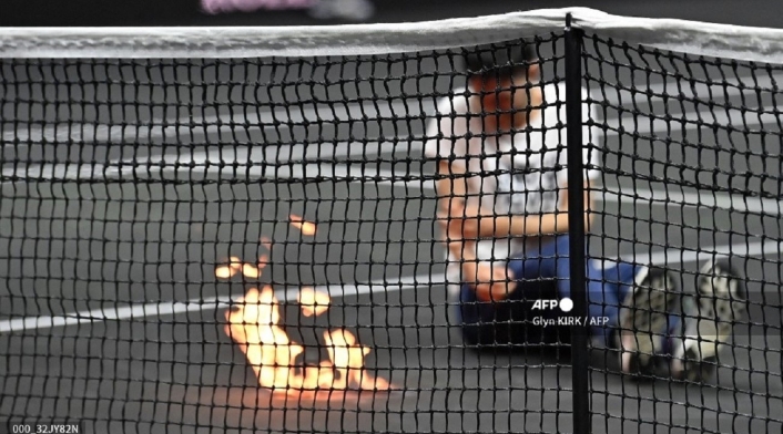 Hombre se prendió fuego en su brazo en la Laver Cup Hombre se prendió fuego en su brazo en la Laver Cup