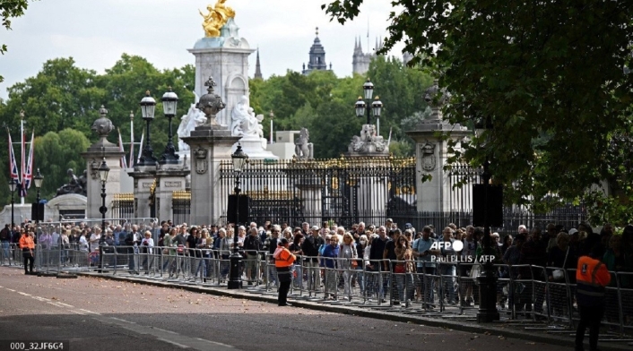 Largas filas para ver el ataúd de Isabel II Largas filas para ver el ataúd de Isabel II