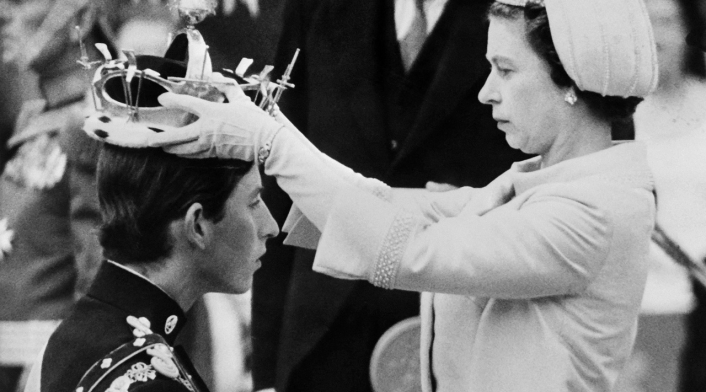 Rey Carlos III y reina Isabel II