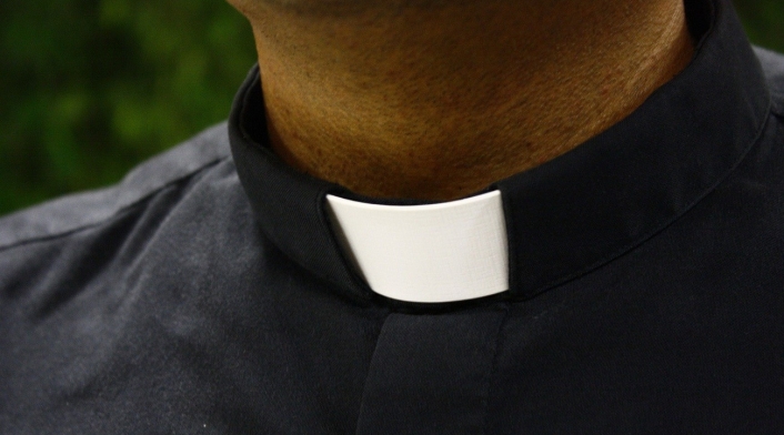 El papa Francisco tildó de "dictadura grosera" al Gobierno sandinista Sacerdote