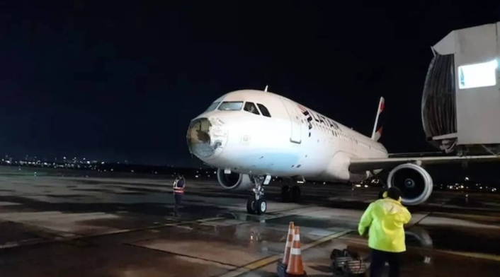 Avión luego de aterrizar en Asunción Paraguay