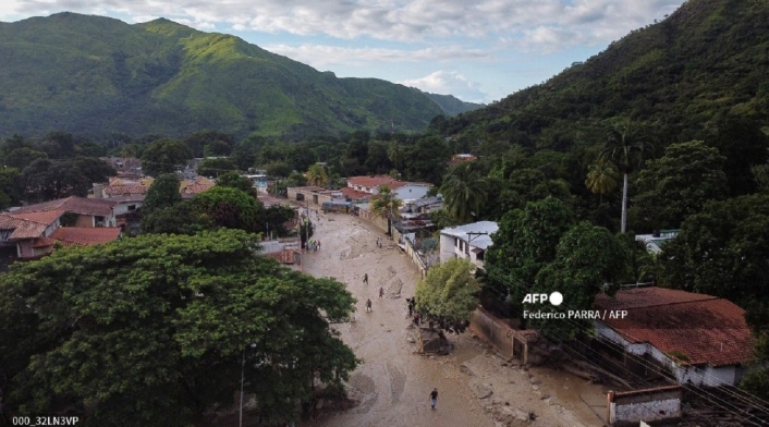 Desbordamiento de río en Maracay, Venezuela Desbordamiento de río en Maracay, Venezuela