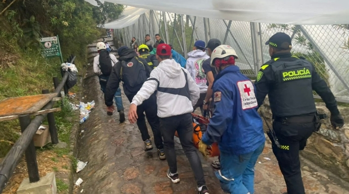 Menor y adulto mayor cayeron a un barranco en Monserrate Menor y adulto mayor cayeron a un barranco en Monserrate