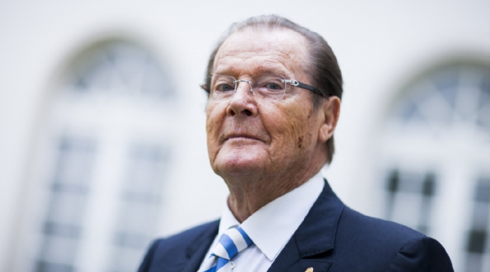 roger moore Roger Moore